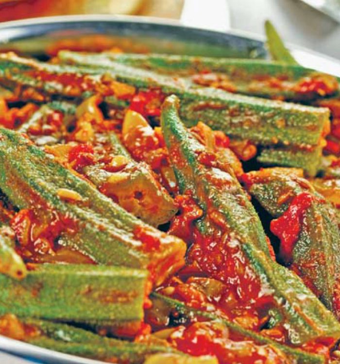 Μπάμιες με ντομάτα και κόλιανδρο