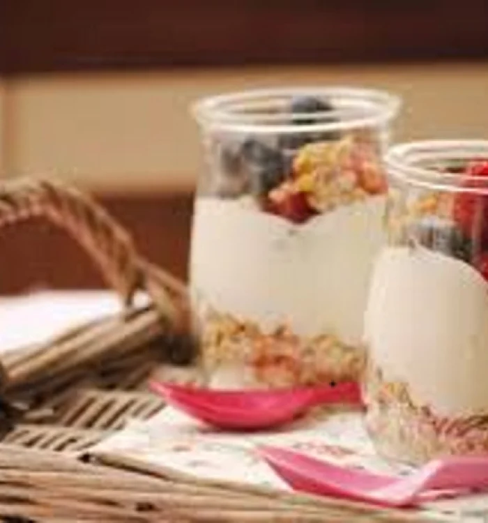 PΑRFAIT ΓΙΑΟΥΡΤΙ ΜΕ ΜUESLI & ΦΡΟΥΤΑ