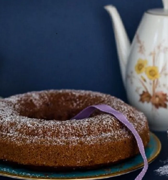 ΚΕΙΚ ΜΕ ΑΛΕΥΡΙ ΖΕΑΣ ΚΑΙ ΧΟΥΡΜΑΔΕΣ