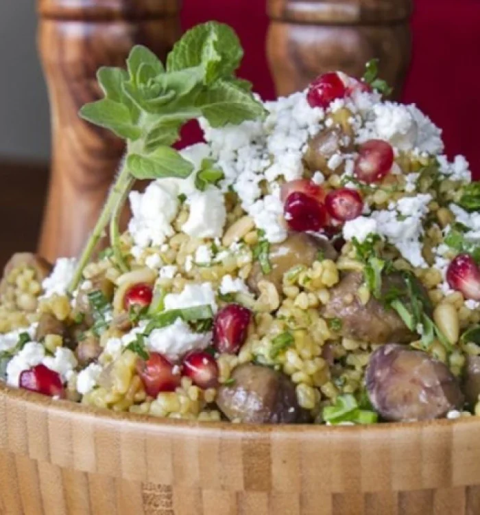 ΣΑΛΑΤΑ ΜΕ ΠΛΙΓΟΥΡΙ ΚΑΙ ΓΙΑΟΥΡΤΙ ΚΑΙ ΡΟΔΙ