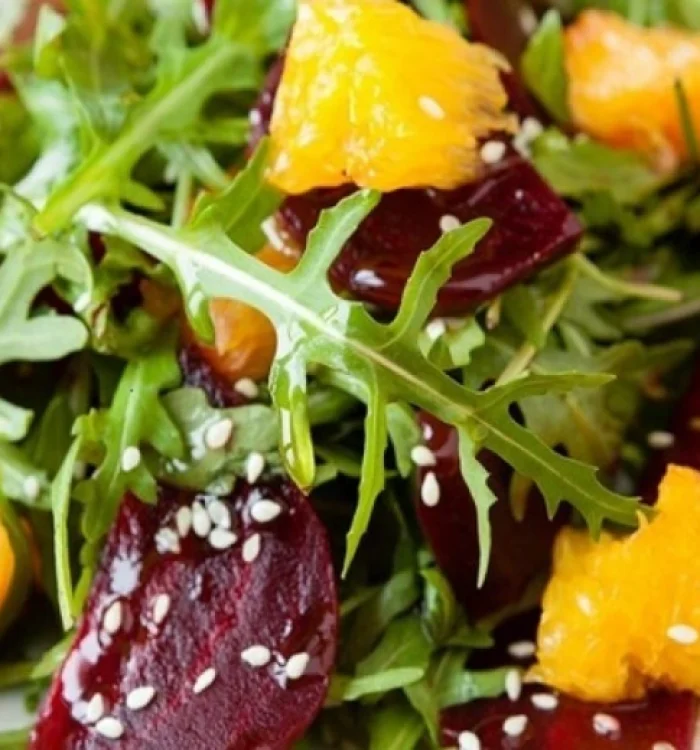 ΣΑΛΑΤΑ ΜΕ ΡΟΚΑ, ΠΑΤΖΑΡΙ, ΠΟΡΤΟΚΑΛΙ ΚΑΙ ΝΤΡΕΣΙΝΓΚ ΕΣΠΕΡΙΔΟΕΙΔΩΝ