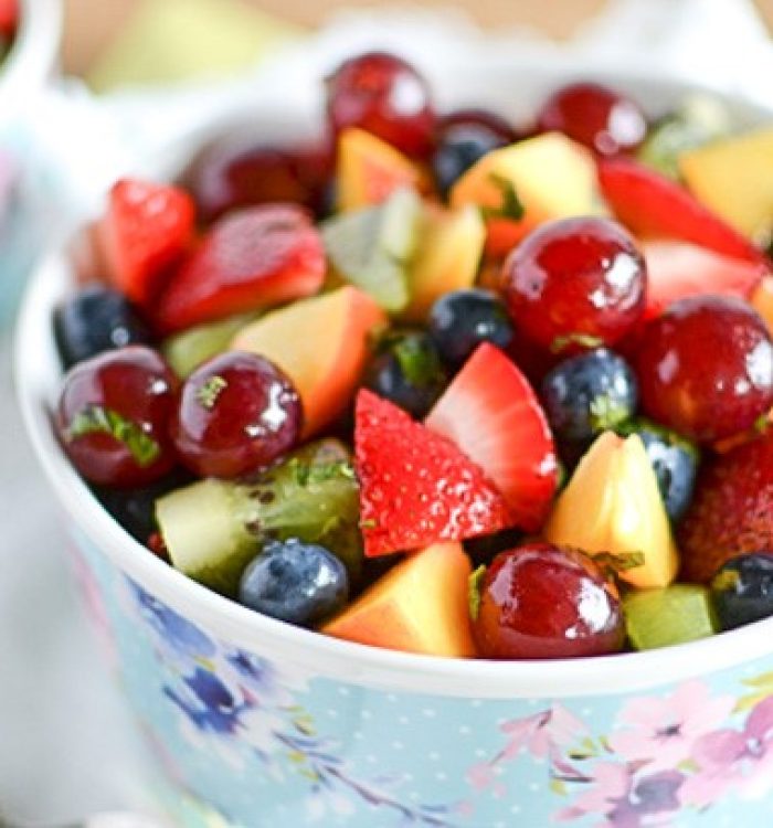 ΦΡΟΥΤΟΣΑΛΑΤΑ ΜΕ ΚΑΛΟΚΑΙΡΙΝΑ ΦΡΟΥΤΑ